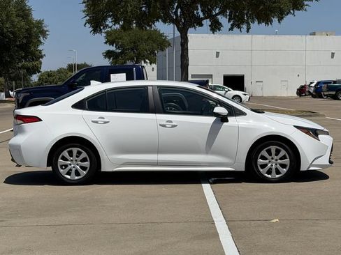 Used 2025 Toyota Corolla LE FWD image 3