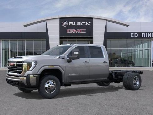 New 2026 GMC Sierra 3500 SLE image 2