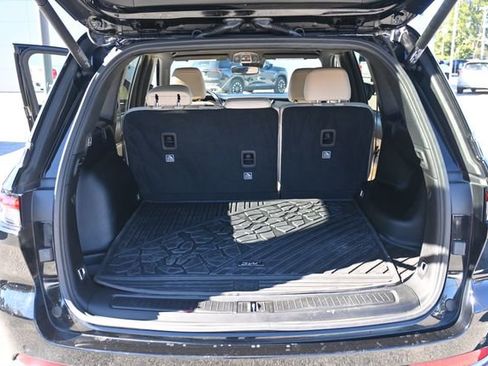 Used 2023 Jeep Grand Cherokee Limited image 23