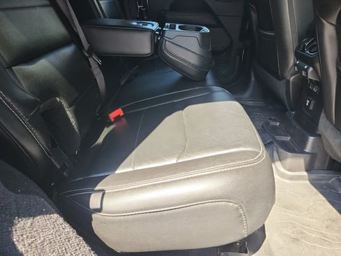 Used 2018 Jeep Wrangler Unlimited Sahara AWD/4WD image 18