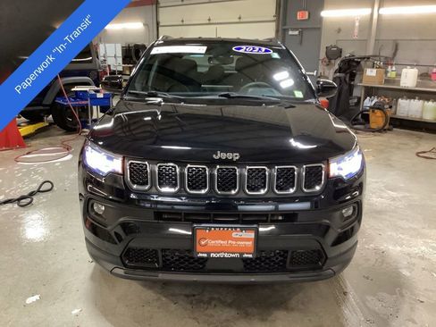 Used 2023 Jeep Compass Latitude AWD/4WD image 2