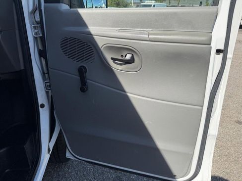 Used 2008 Ford E-350 and Econoline 350 Extended Wagon Super Duty image 19