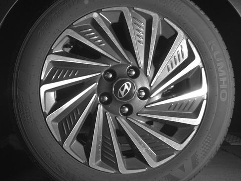 Used 2025 Hyundai Sonata SEL FWD image 14
