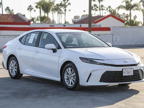 Used 2025 Toyota Camry LE FWD image 4