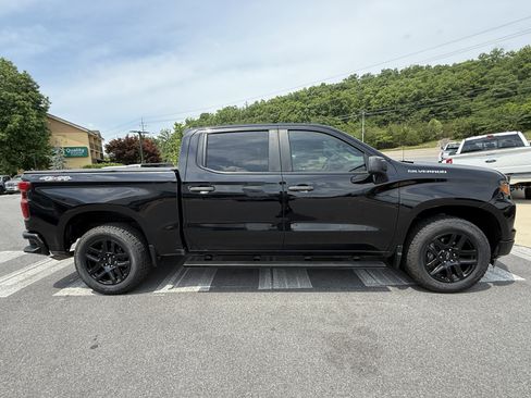 Used 2022 Chevrolet Silverado 1500 Custom AWD/4WD image 4