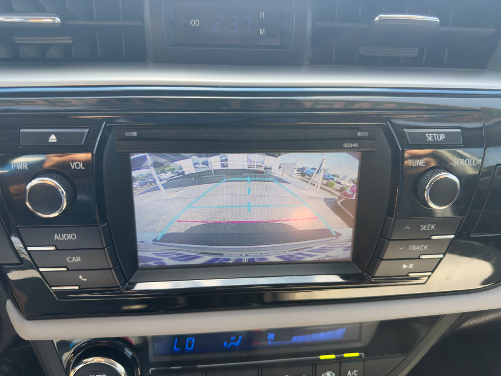 Used 2015 Toyota Corolla LE FWD image 32