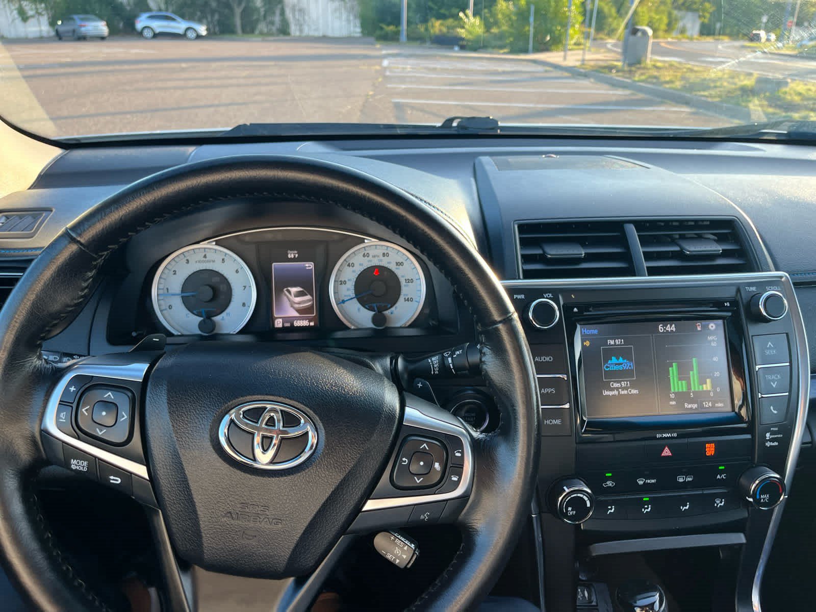 Used 2016 Toyota Camry SE FWD image 10