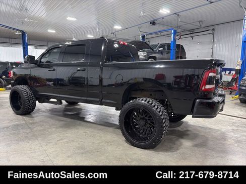 Used 2019 RAM 2500 Big Horn w/ Black Appearance Package image 9