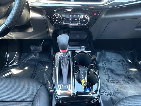 Used 2025 Chevrolet Trax RS FWD image 11