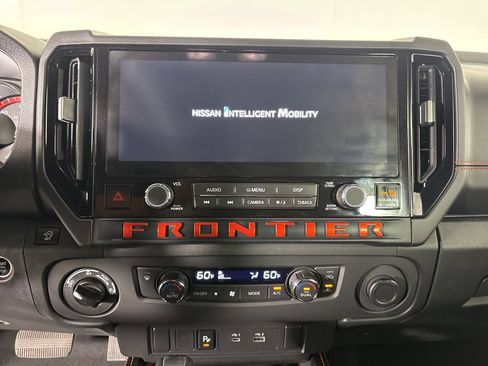 Used 2025 Nissan Frontier PRO-4X AWD/4WD image 19
