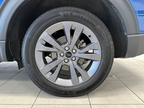 Used 2022 Ford Explorer XLT w/ Equipment Group 202A image 8