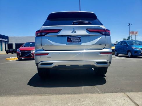 Used 2024 Mitsubishi Outlander SE image 9