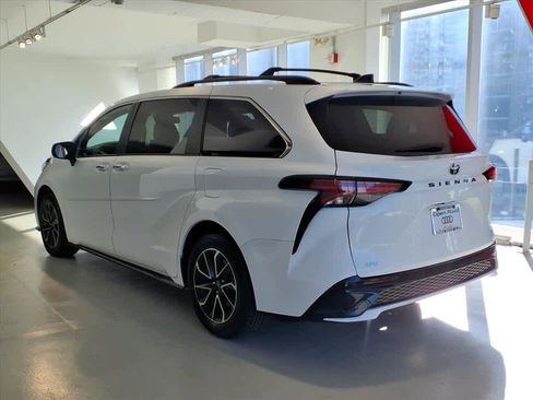 Used 2022 Toyota Sienna XSE image 6