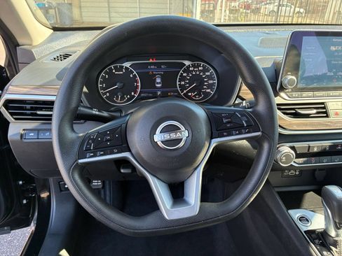 Used 2025 Nissan Altima 2.5 SV FWD image 27