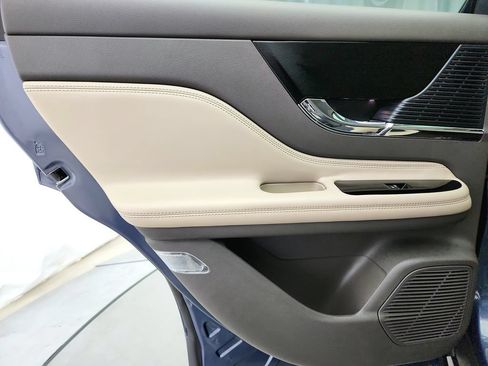 Used 2022 Lincoln Corsair AWD w/ Premium Package image 28