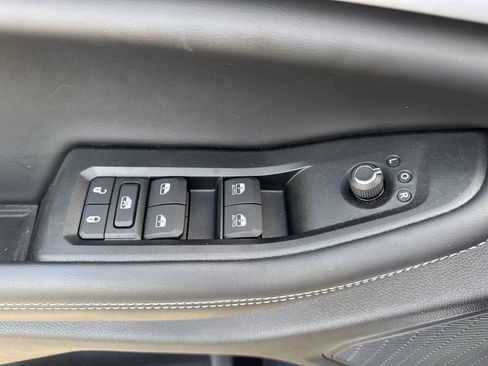 Used 2025 Jeep Grand Cherokee Limited AWD/4WD image 18