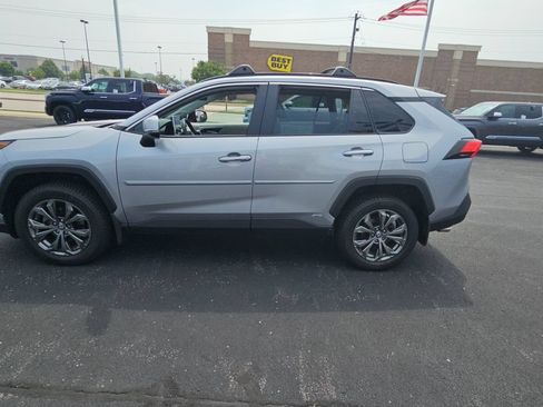 Used 2022 Toyota RAV4 Limited AWD/4WD image 6