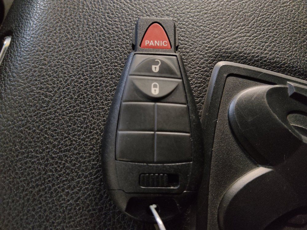 Used 2022 RAM 1500 Classic SLT w/ Electronics Group AWD/4WD image 32