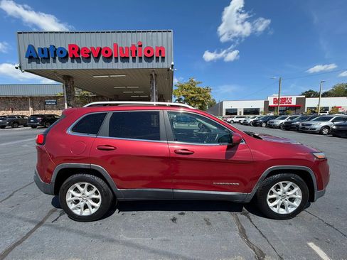 Used 2016 Jeep Cherokee Latitude FWD image 8