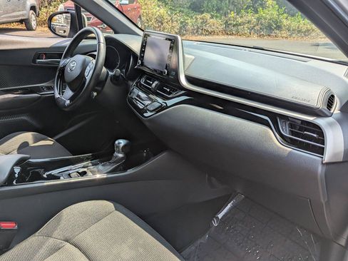 Used 2019 Toyota C-HR XLE FWD image 31