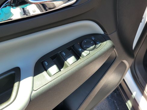 Certified 2024 Chevrolet Equinox LS w/ LS Convenience Package FWD image 24