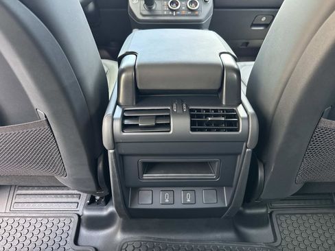 New 2026 Land Rover Defender 110 X-Dynamic SE AWD/4WD image 16
