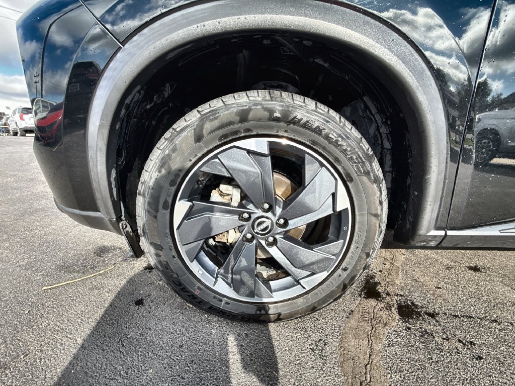 Used 2024 Nissan Rogue SV FWD image 13