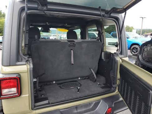 Used 2025 Jeep Wrangler Sport AWD/4WD image 10