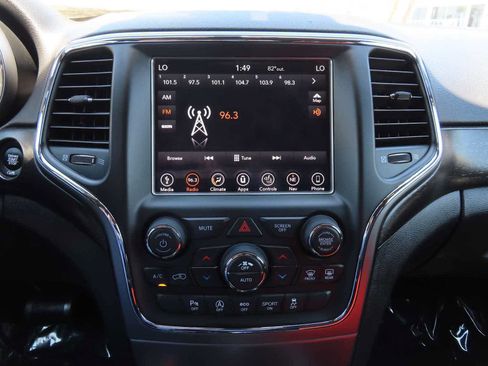 Used 2018 Jeep Grand Cherokee Laredo AWD/4WD image 23