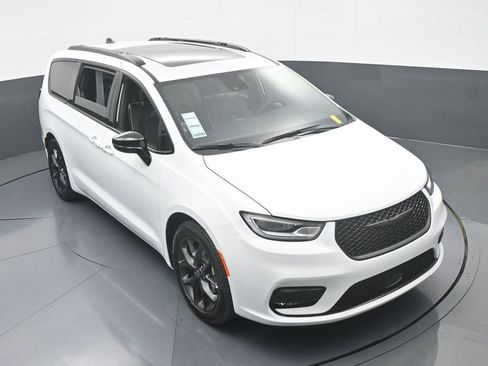 New 2026 Chrysler Pacifica Limited w/ S Appearance Package image 49