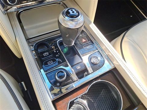 Used 2014 Bentley Mulsanne image 18