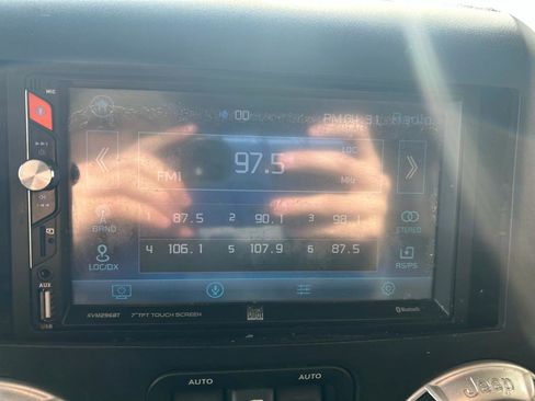 Used 2015 Jeep Wrangler Unlimited Sahara w/ Katzkin Premium Leather Group image 22