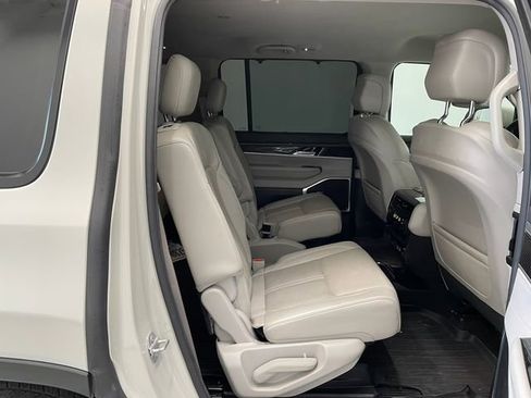 Used 2022 Jeep Wagoneer Series III w/ Convenience Group I image 18