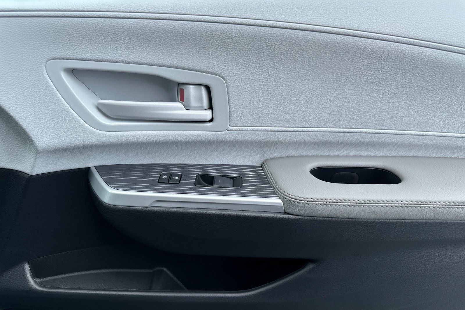 New 2026 Toyota Sienna LE FWD image 21