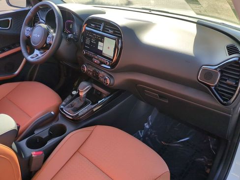 Used 2025 Kia Soul EX image 33