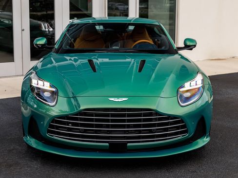 Used 2025 Aston Martin DB12 image 5