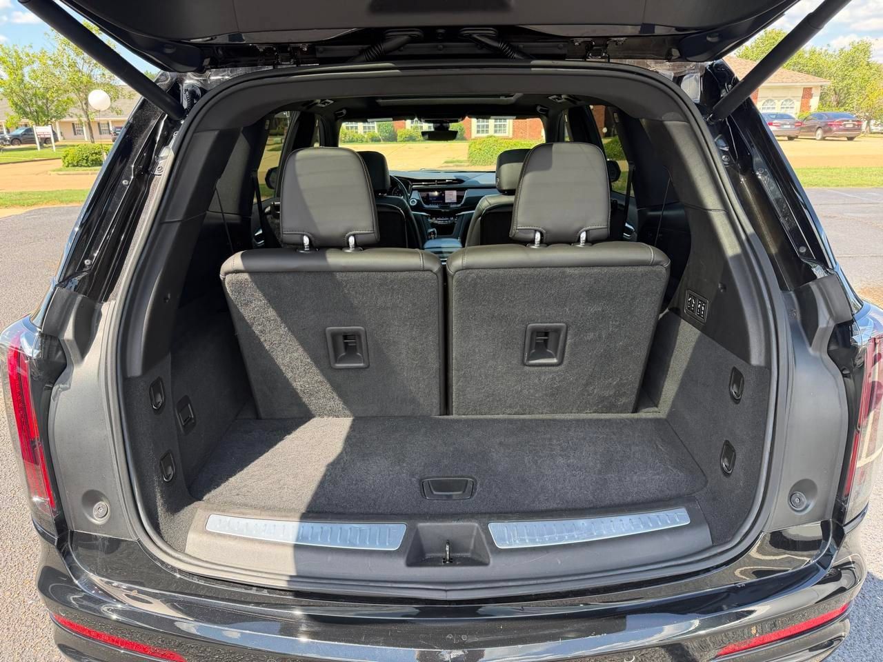 Used 2023 Cadillac XT6 Sport w/ LPO, ONYX Package AWD/4WD image 16