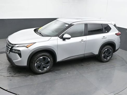 Used 2025 Nissan Rogue SV AWD/4WD image 39