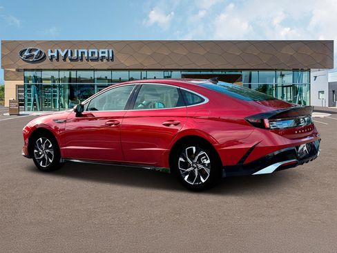 Used 2025 Hyundai Sonata SEL FWD image 4