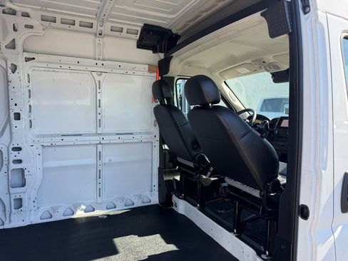 Used 2025 RAM ProMaster 2500 w/ Convenience Group FWD image 10