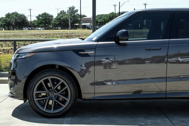 New 2026 Land Rover Range Rover Sport Dynamic SE AWD/4WD image 15