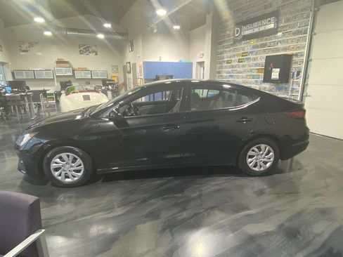 Used 2020 Hyundai Elantra SE FWD image 4