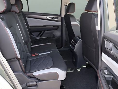 New 2026 Volkswagen Atlas Peak Edition AWD/4WD image 17