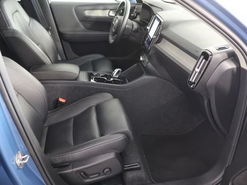 Used 2024 Volvo XC40 B5 Plus AWD/4WD image 22