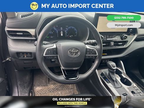 Used 2023 Toyota Highlander Limited image 9