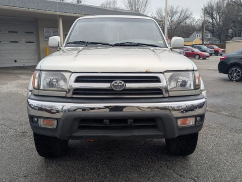 Used 2000 Toyota 4Runner SR5 AWD/4WD image 2
