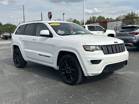 Used 2018 Jeep Grand Cherokee Altitude image 2
