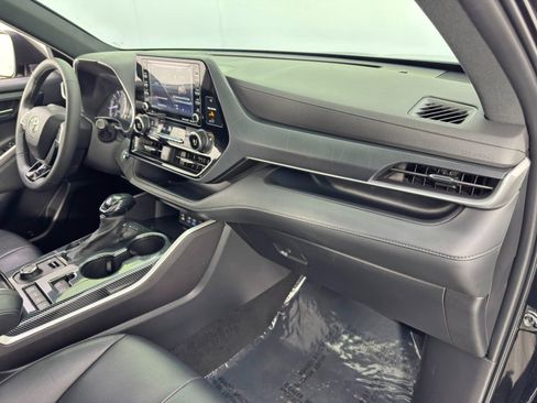 Used 2022 Toyota Highlander XSE image 14