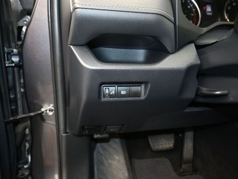 Used 2020 Toyota RAV4 XLE FWD image 12