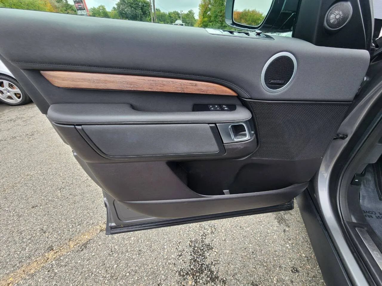 Used 2019 Land Rover Discovery HSE AWD/4WD image 10